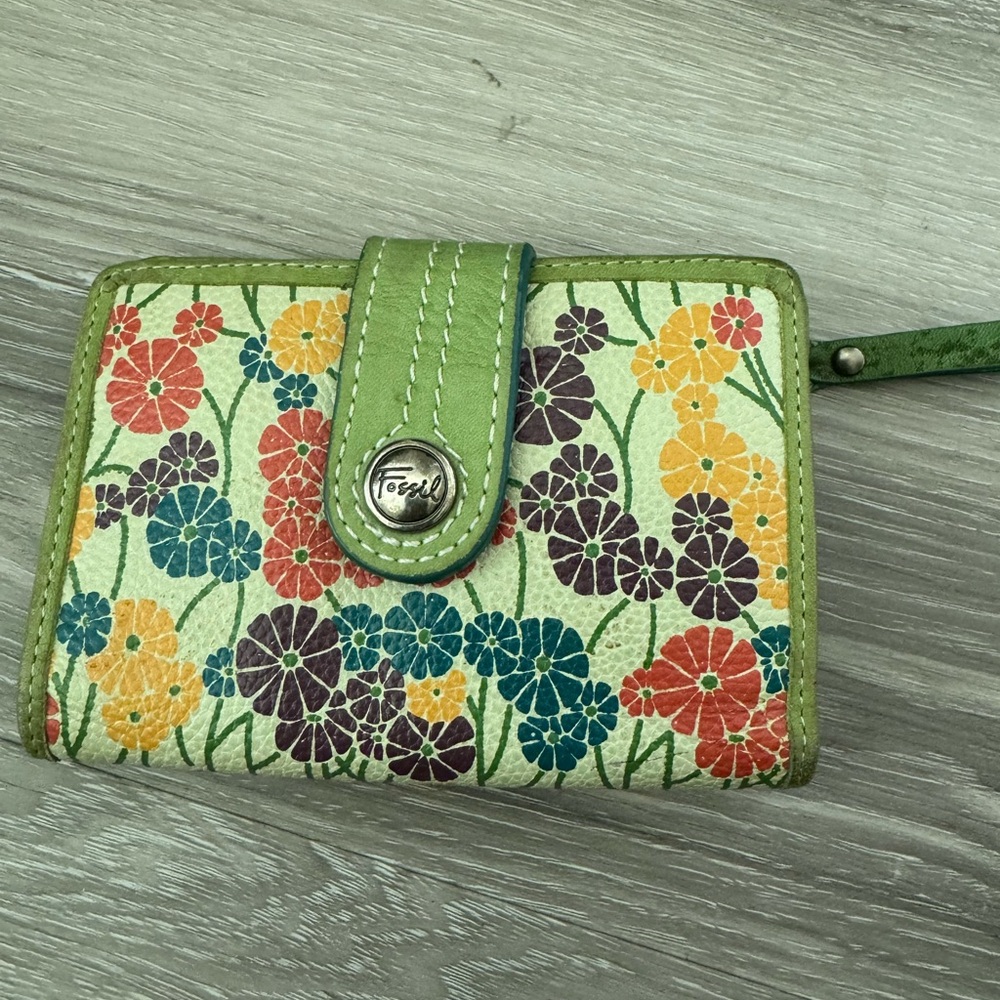 Fossil Folded Wallet With Build In Coin Bag - image 1